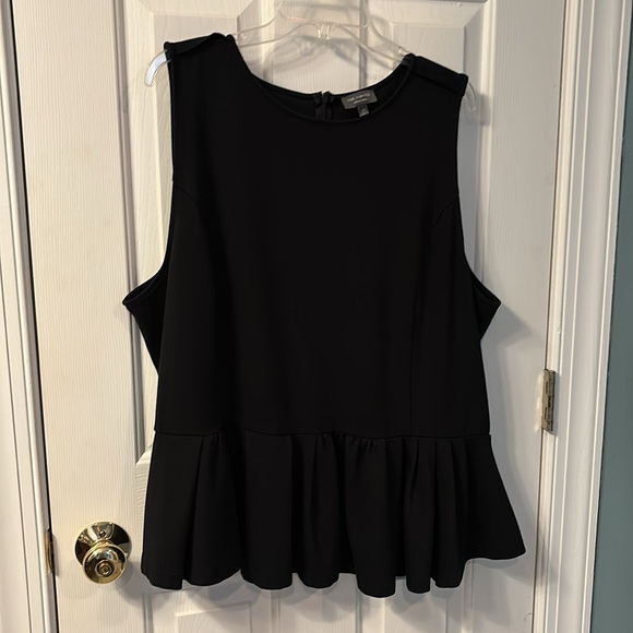 Size 2X The Limited black asymmetrical peplum top sleeveless - Picture 3 of 7